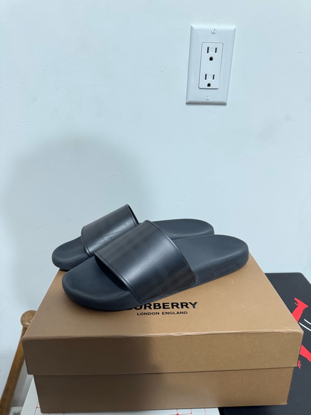 Burberry Black Leather Slide Sandals Men Size 9 - $320 RETAIL - Picture 11 of 11
